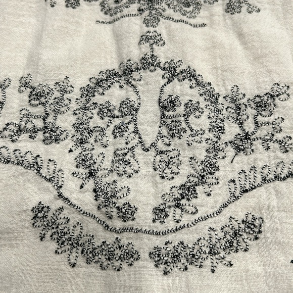 🤩Host Pick🤩 Lucky brand embroidered top - Picture 2 of 8